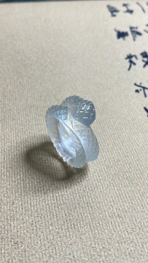 Cincin Ular Es Giok Cui Giok alami yang halus dan hangat Ukuran 19-21mm Ukuran 20.2mm Sudah termasuk pajak pengiriman.