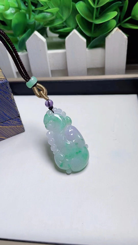 Liontin Jadeite Ruyi Bahan lubang tua & nbsp; Giok bersih dan halus, tebal dan penuh Ukuran 4.2 * 2.3 Sudah termasuk pajak pengiriman