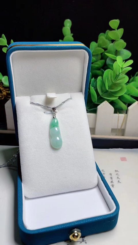 Kalung Kacang Empat Musim Jadeite a-barang-barang 925 hias perak Ukuran 2,8 * 1,2 cm Kepala penuh bahan Old Pit sudah termasuk pajak pengiriman.