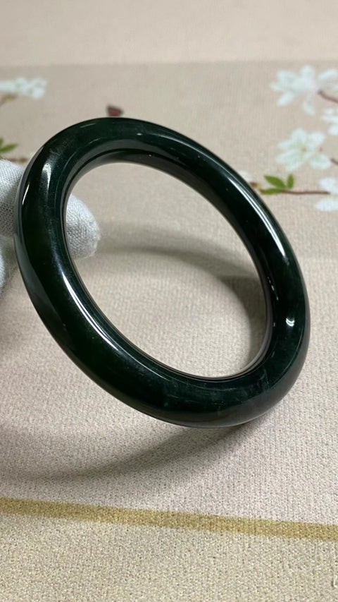 Giok Giok Cui Giok Hijau Tua Hijau Tua Pegas Pegas 53-55mm Ukuran 54.5mm Lebar Sisi 10.2mm Giok semuanya terjadi secara alami Pola acak Termasuk pajak pengiriman.