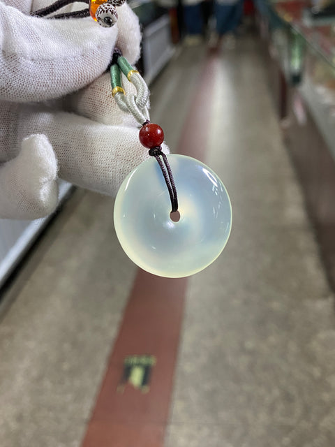 Giok Cui Alami dan Liontin Perdamaian Es Tembus Ukuran 32 * 9.5mm & nbsp; Giok bersih, halus dan hangat Termasuk pajak pengiriman.