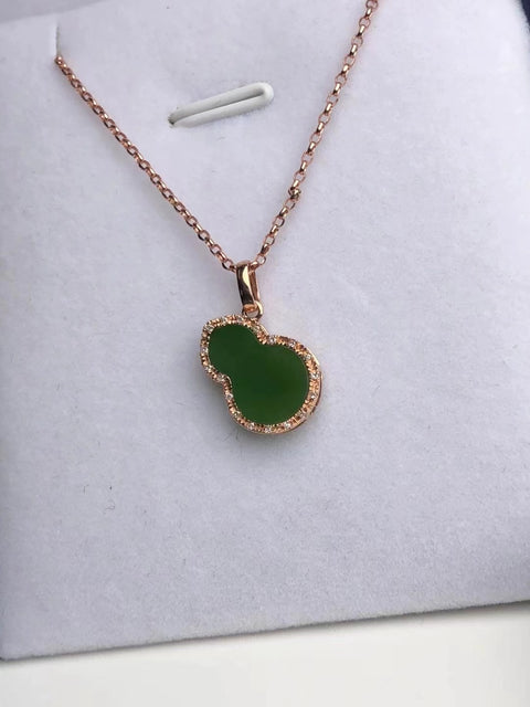 Kalung Labu Giok Giok Hetian Alami Pengaturan Emas 18k Giok bersih dan halus serta hangat Ukuran 14 * 2.5mm Sudah termasuk pajak pengiriman.
