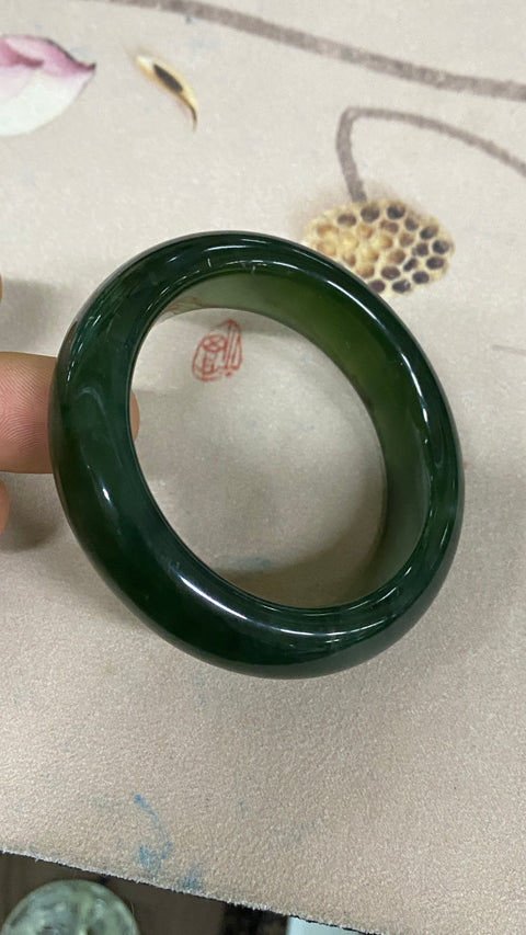 Gelang Bahan Giok Halus 180 & nbsp; Ukuran 52.3mm Lebar Sisi 15.5mm Giok terjadi secara alami Pola acak Termasuk ongkos kirim dan pajak