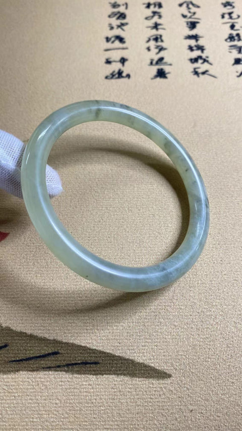 Gelang Strip Kecantikan Es Batu Giok Cui Giok Abu-abu Ukuran 59-61mm Ukuran 60.5mm Batu giok terjadi secara alami Pola acak termasuk pajak pengiriman