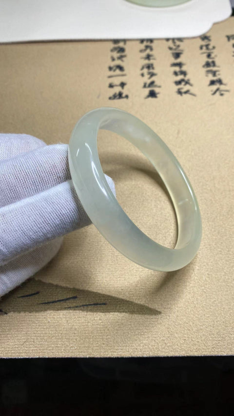 Gelang Mulut Besar Bawah Es Giok Cui Giok Halus Ukuran 65-67mm Ukuran 66.5mm Lebar Sisi 13.2mm Giok terjadi secara alami Pola acak Pajak Pengiriman Termasuk