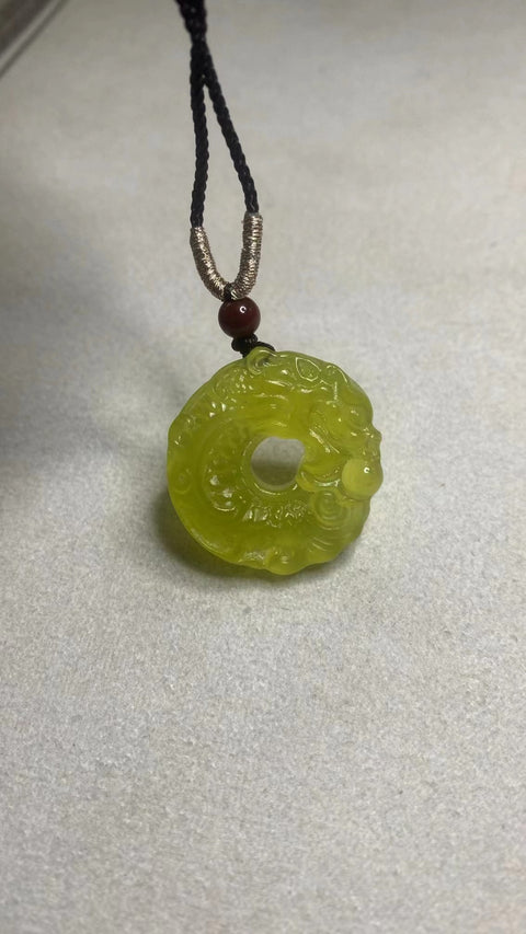 Giok Naga Ikan Cui Giok Naga Alami bersih, halus dan hangat Ukuran 28 * 29mm Sudah termasuk ongkos kirim dan pajak.