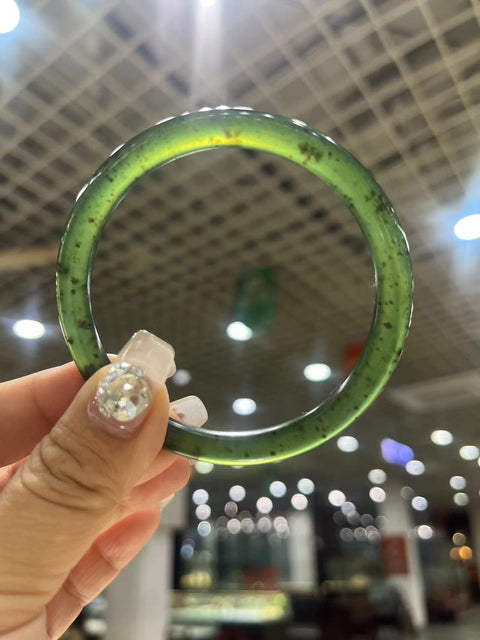 Gelang Giok Cui Giok bersih dan halus Ukuran 58mm Giok terjadi secara alami Pola acak termasuk pajak pengiriman