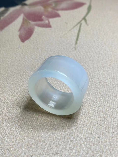 Pemicu Es Putih Giok Cui Jade yang Indah Ukuran 22.8 * 16.9mm Termasuk pajak pengiriman.