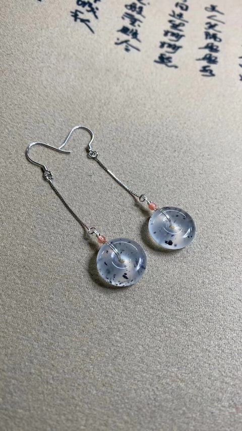 Anting-anting Tinta Giok Cui Jade Alami di atas Es yang terbuat dari perak 925 Ukuran 15,7 mm Sudah termasuk ongkos kirim dan pajak.