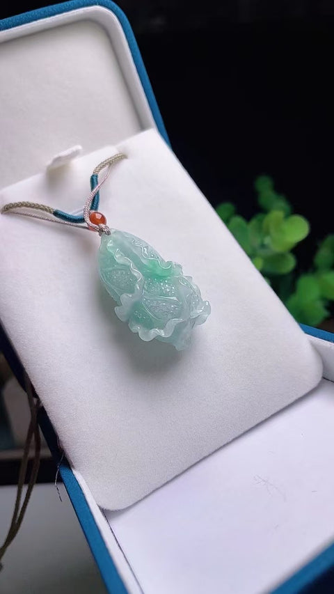 Liontin Kubis Jadeite Alami Penuh dengan kepala air Bahan lubang tua Giok halus dan hangat Ukuran 3.3 * 1.9cm & nbsp; Sudah termasuk pajak pengiriman