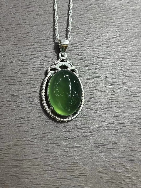 Kalung Telur Giok Alami Giok bersih, halus dan hangat Ukuran 18,3 * 13mm terbuat dari 925 perak Termasuk pajak pengiriman.