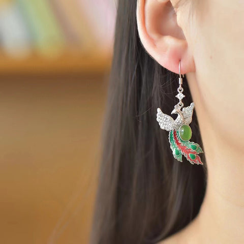 12359 Anting-anting Giok Hetian Jade Phoenix Alami yang terbuat dari perak 925, gioknya bersih, halus dan hangat, serta gayanya yang baru dan apik. Sudah termasuk ongkos kirim dan pajak.