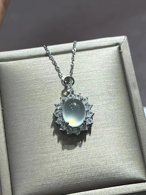 Kalung Bola Es Batu Giok Tinggi Alami yang terbuat dari perak 925, ukuran 10 * 8mm, gayanya sederhana dan elegan, batu gioknya bersih dan halus, termasuk pajak pengiriman.