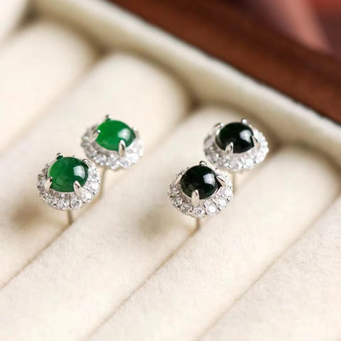 Tampaknya anting-anting giok Guatemala yang terbuat dari perak 925, ukuran 5 mm atau lebih. Gayanya sederhana dan elegan, sudah termasuk pajak pengiriman.