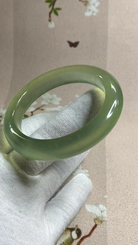 Gelang Hijau Es Giok Cui Giok Alami Ukuran 54-56mm Ukuran 55.3mm Lebar Sisi 12.1mm Giok terjadi secara alami Pola acak termasuk pajak pengiriman