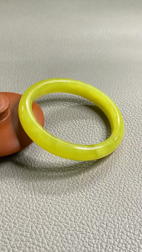 Gelang Bunga Emas Giok Cui Giok Alami Ukuran 54-56mm Ukuran 55.3mm Lebar Samping 11.2mm Giok terjadi secara alami Pola acak termasuk pajak pengiriman