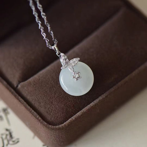 3426 Kalung Kupu-Kupu Gesper Perdamaian Giok Hetian Giok Alami 925 Tatahan Perak Ukuran 13 * 13mm Giok halus dan hangat Termasuk Pajak Pengiriman
