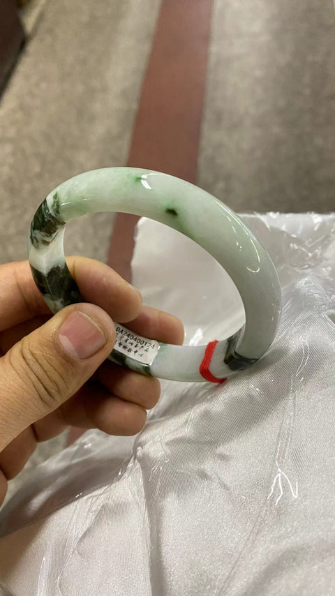 Gelang Batu Giok Alami Ukuran 62mm Lebar Sisi 12.7mm Batu giok adalah batu giok yang terbentuk secara alami Pola acak termasuk pajak pengiriman.