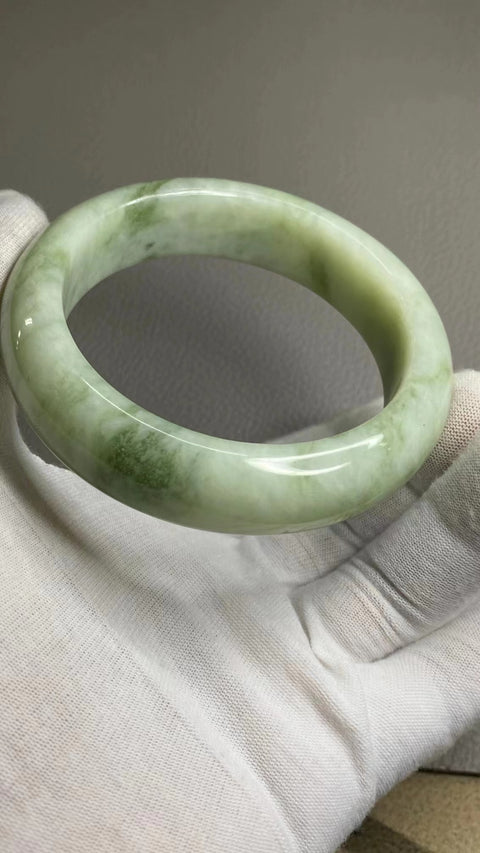 Gelang Giok Cui Halus, Kombinasi Giok Alami dan Cui Ukuran 62.3mm Lebar 17.1mm Giok ini alami dan polanya acak Termasuk ongkos kirim dan pajak.