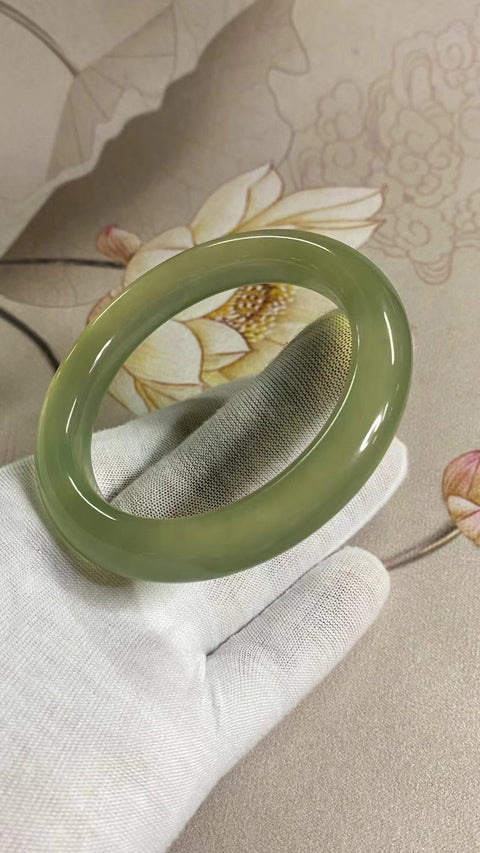 Gelang Tembus Es Giok Cui Giok Alami Ukuran 58-60mm Ukuran 59.8mm Lebar Sisi 11mm Giok terjadi secara alami Pola acak Pengiriman dan pajak sudah termasuk.