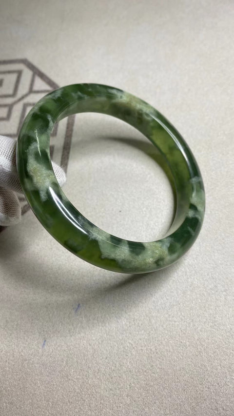 Gelang Giok Giok Terapung Hijau Penuh Cui Giok Alami Ukuran 61-63mm Ukuran 62.7mm Lebar Samping 13mm Giok ini semuanya muncul secara alami Pola acak Sudah termasuk pajak pengiriman.