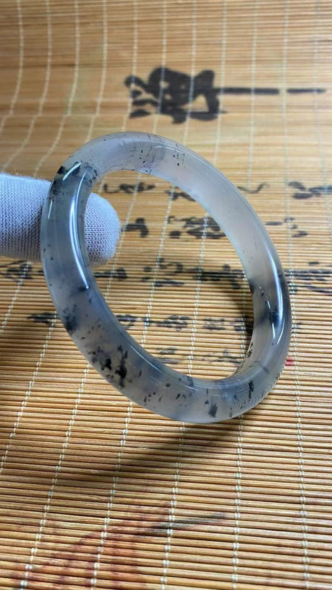 Gelang Tinta Giok Cui Cui Halus Ukuran 60-62mm Ukuran 61.2mm Lebar 11.6mm Giok halus dan hangat dengan warna-warna yang indah Pengiriman dan pajak sudah termasuk.
