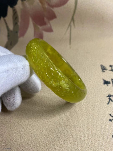 Gelang Bunga Ukiran Bunga Emas Kuning Giok Cui Giok Alami Gelang Bunga Ukiran Tangan Giok Ukiran Tangan bersih dan halus dan hangat Ukuran 59-61mm Ukuran 60.3mm & nbsp; Termasuk Pajak Pengiriman