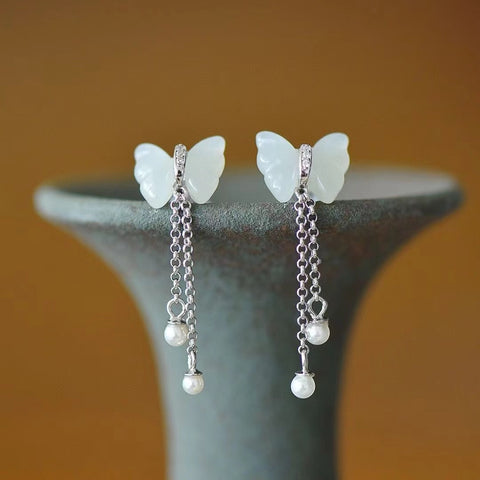 2721 Anting Kupu-kupu Giok Hetian Alami yang terbuat dari perak 925 Ukuran 10 * 12mm Giok bersih, halus dan hangat Gayanya cantik dan anggun Sudah termasuk pajak pengiriman.