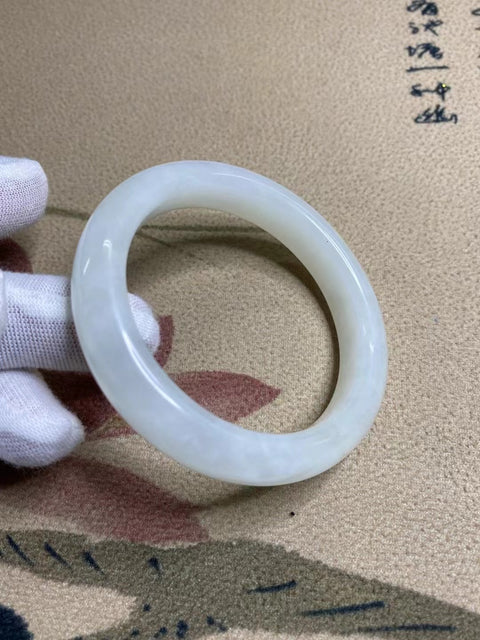 Gelang Giok Ciu Alami Ukuran 56-58mm Ukuran 57.5mm Lebar Sisi 12.5mm Giok ini semuanya terbentuk secara alami Pola acak Termasuk ongkos kirim dan pajak