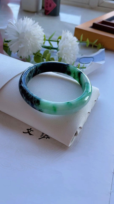 Gelang barang dari batu giok alami Setengah Gunung Setengah Air Bagian bawah halus dan hangat Ukuran 58.4mm & nbsp; Batu giok yang terbentuk secara alami Sudah termasuk pajak pengiriman
