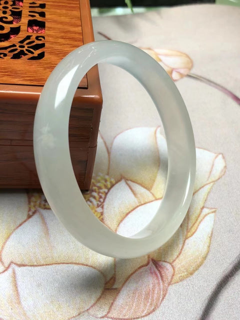 Gelang Es Tinggi Giok Cui Giok bersih, halus dan hangat Ukuran 62 * 7mm Giok terjadi secara alami Pola acak Termasuk pengiriman dan pajak