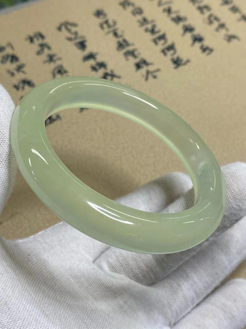 Gelang Bawah Es Giok Cui Giok Alami Ukuran 59-61mm Ukuran 60.8mm Lebar Sisi 12.1mm Giok terjadi secara alami Pola acak termasuk pajak pengiriman