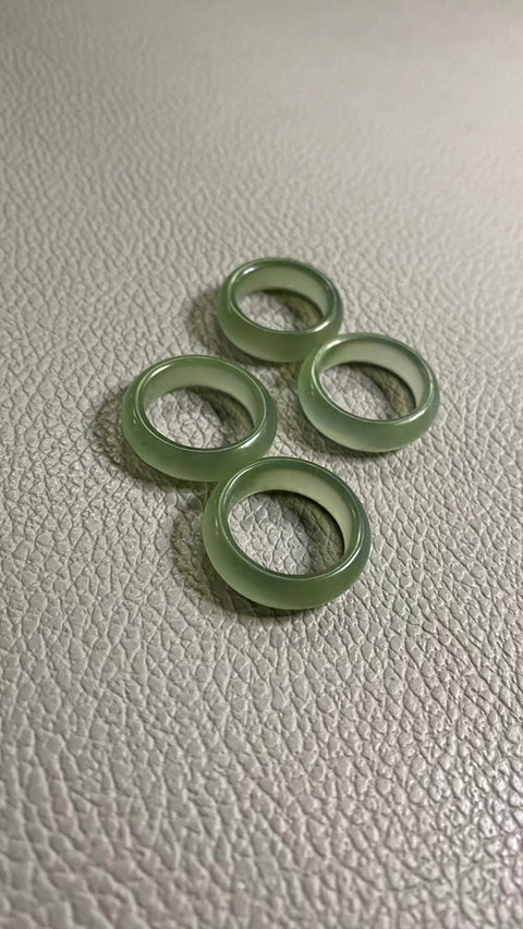 Cincin Giok Alami Ukuran 16-18mm Giok bersih, halus dan hangat.