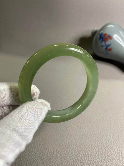 Gelang Giok Cui Alami Ukuran 54-56mm Ukuran 55.3mm Lebar Sisi 11.8mm Giok terjadi secara alami Pola acak Pajak pengiriman sudah termasuk.