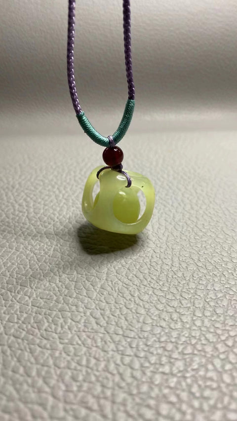 Liontin Mentega Ayam Giok Cui Giok Alami Ukuran 16,5 mm Giok bersih, halus, dan hangat.