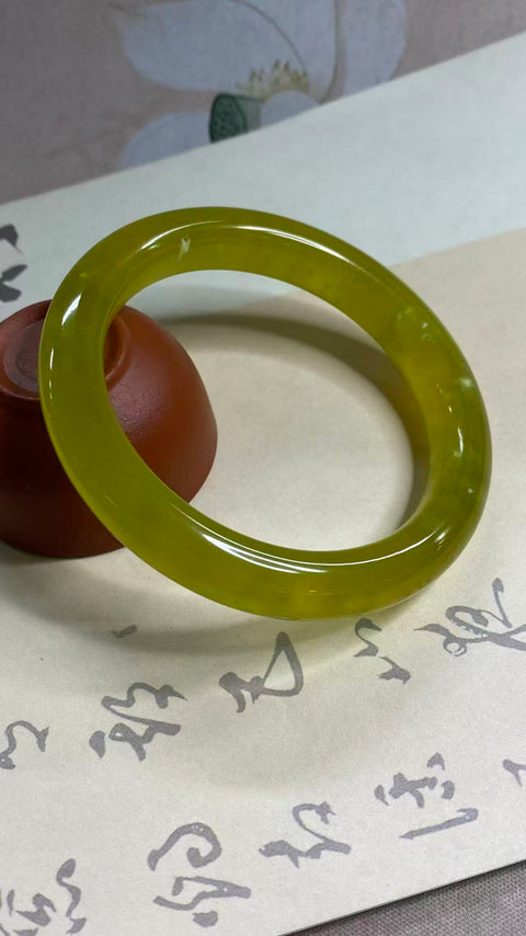 Gelang bunga emas giok Xiuyan yang indah, diameter dalam: 60,3mm, lebar samping 12mm, batu alam dihasilkan secara alami, polanya acak, termasuk pajak pengiriman
