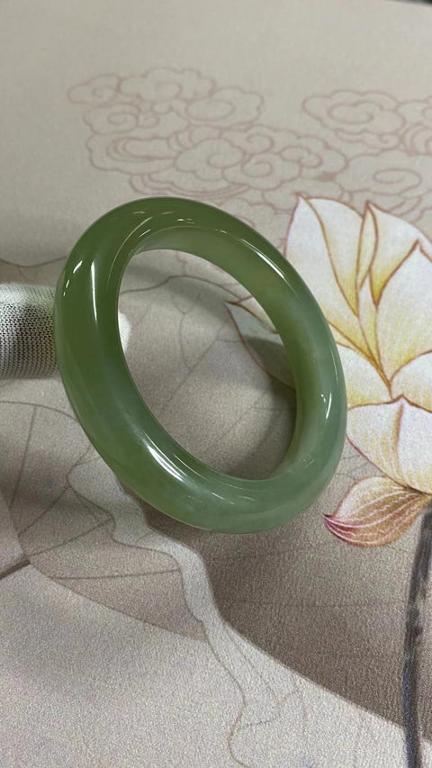 Gelang Giok Cui Alami Ukuran 55-57mm Ukuran 56.1mm Lebar Sisi 11.8mm Giok terjadi secara alami Pola acak Termasuk pajak pengiriman.