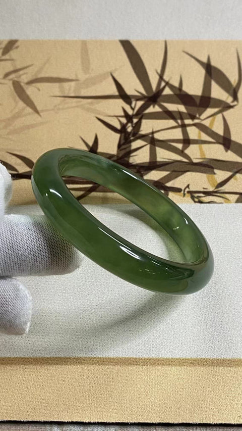 Gelang Bahan Fine Jade 180 Ukuran Gelang 57-59mm 58.4mm Lebar 11.5mm Batu giok terbentuk secara alami Pola acak Termasuk ongkos kirim dan pajak.