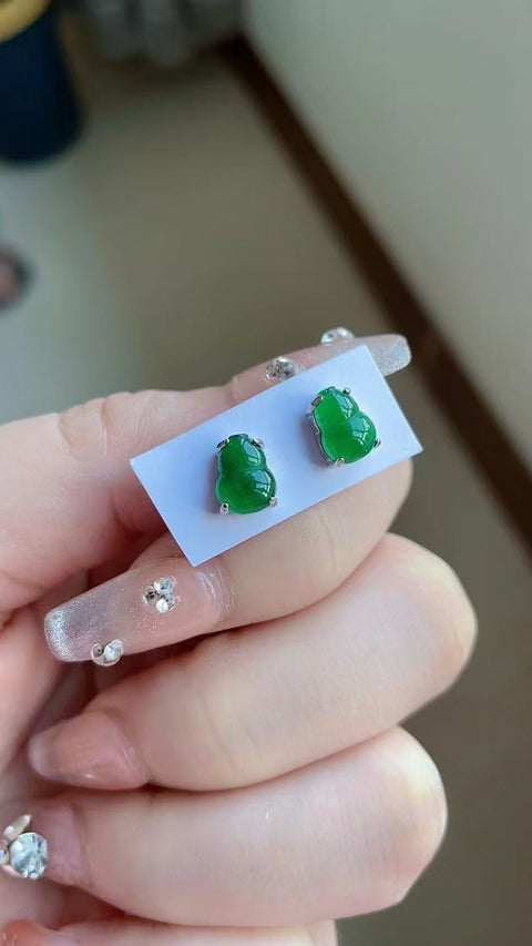 Anting-anting Labu Giok Guatemala Alami yang terbuat dari perak 925 dengan batu giok utuh, termasuk ongkos kirim dan pajak.