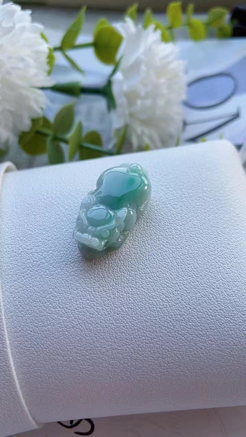 Giok Giok Giok Jadeite Pi Alami bersih, halus dan hangat Ukuran 2.8 * 1.4mm Kepala penuh Termasuk pajak pengiriman.