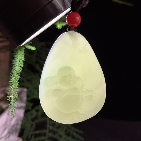Liontin Buddha Tersenyum Giok Hetian Jade Alami & nbsp; Ukuran 31.1 * 44.8mm Tekstur halus dan gaya hangat Sudah termasuk pajak pengiriman.