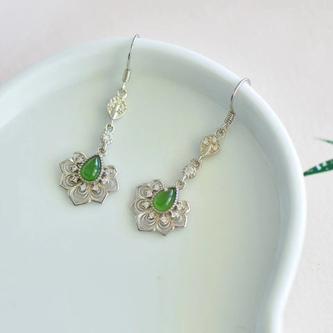Anting Giok Giok Ginkgo Filigree Hotan Alami yang terbuat dari perak 925, gioknya bersih, halus dan hangat, gayanya indah, sudah termasuk pajak pengiriman.