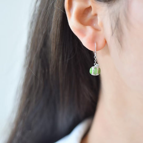 Anting Perak S925 Model Labu dengan Giok Hetian Spinach 12044# Spesifikasi 3×5 mm. Gratis ongkos kirim dan pajak.