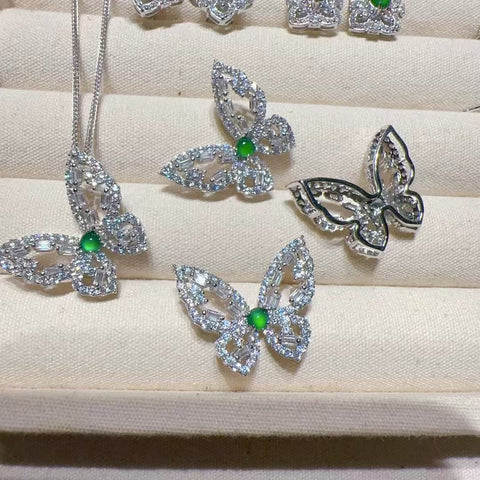 Kalung Kupu-kupu Jadeite Guatemala Alami 925 Gaya Pengaturan Perak sangat indah dan bermartabat; sudah termasuk pajak pengiriman