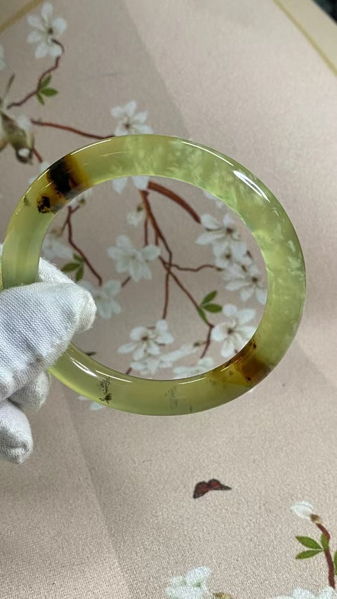 Gelang Giok Bunga Giok Cui Giok Alami Ukuran 59-61mm Ukuran 60.4mm Lebar Sisi 10.1mm Giok terjadi secara alami Pola acak Pengiriman dan pajak sudah termasuk.