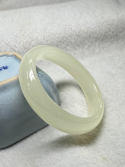 Gelang Giok Giok Sutra Butiran Es Tinggi Afghanistan Alami Tidak ada inklusi dan tidak ada retakan Es dan tembus cahaya Memakai berkilau Ukuran Perkiraan: 56,4 × 14,6 × 8,8 ㎜ Giok semuanya terjadi secara alami Pola acak Termasuk Pajak Pengiriman