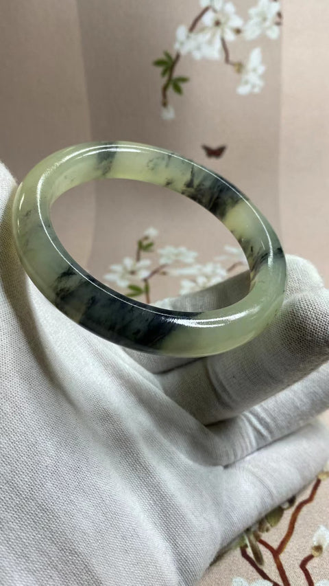 Gelang Tinta Giok Cui Alami Ukuran 58-60mm Ukuran 59.6mm Lebar Sisi 11.6mm Giok terjadi secara alami Pola acak Pengiriman dan pajak sudah termasuk.