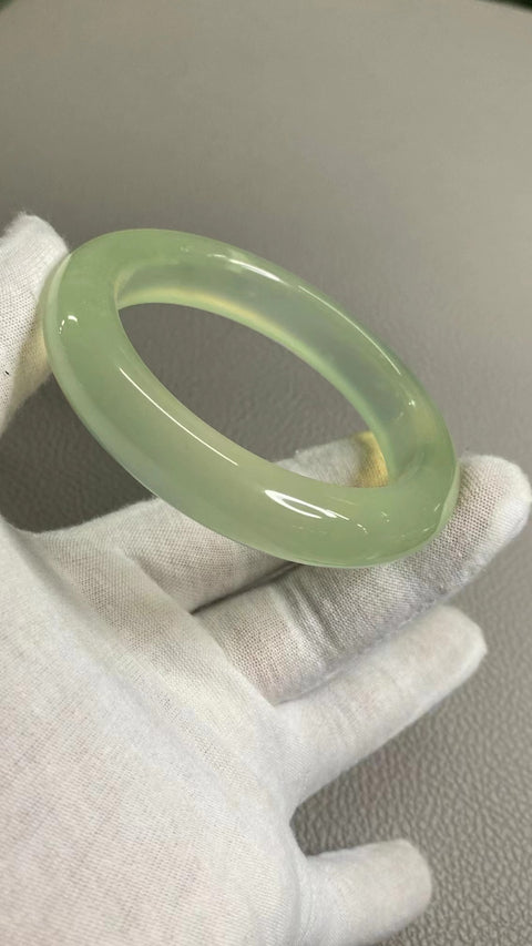 Gelang Badai Salju Giok Cui Alami Ukuran 59-61mm Ukuran 60.3mm Lebar Samping 13.5mm Giok semuanya terjadi secara alami Pola acak termasuk pajak pengiriman