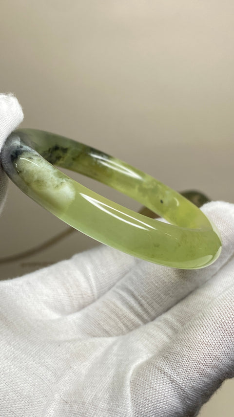 Gelang Lukisan Pemandangan Giok Cui Fine Jade Lukisan Tinta Alami Ukuran 53-55mm Ukuran 54.5mm Lebar Sisi 10.7mm Giok secara alami terjadi Pola acak Pajak Pengiriman Termasuk