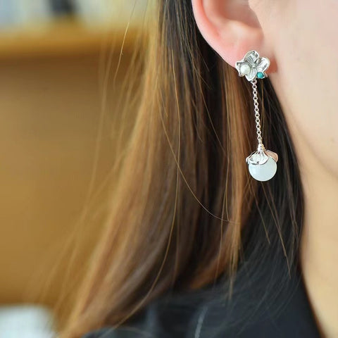 7207 Anting Giok Hetian Alami dari Perak 925 Ukuran 10 * 10mm Giok itu bersih, halus dan hangat, gayanya indah dan cantik.